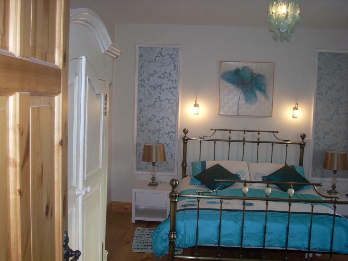 Bed and Breakfast Golden Rose House Knock  Exterior foto