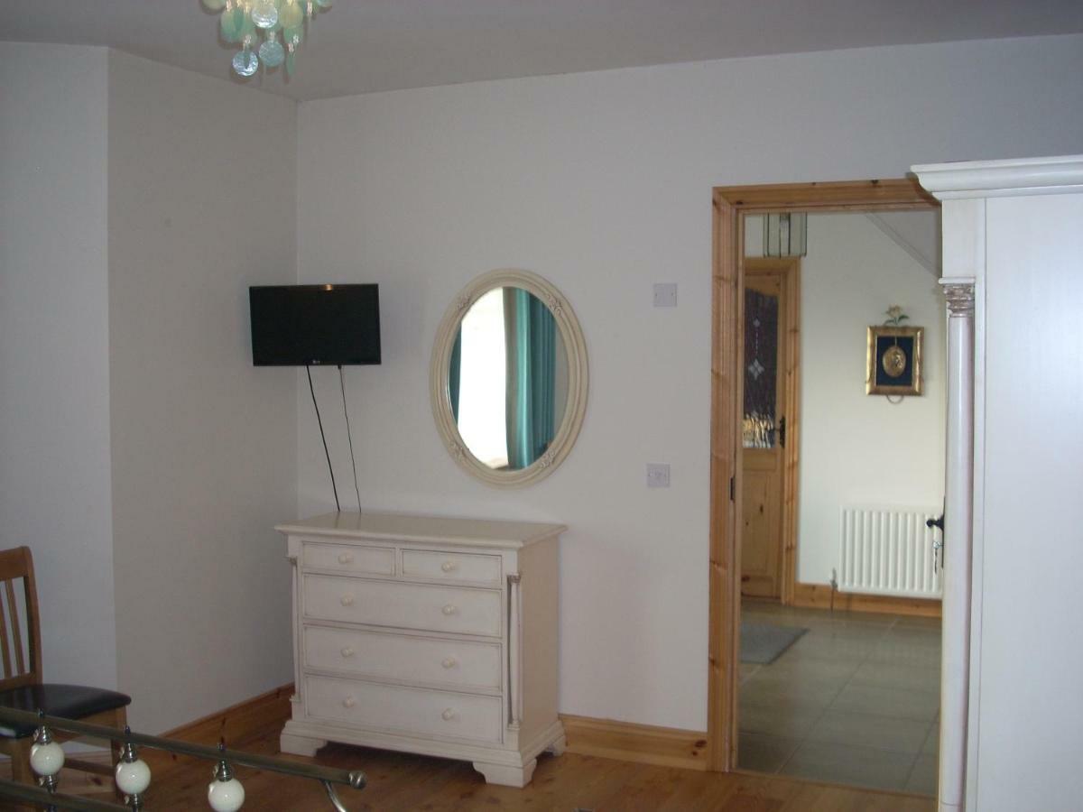 Bed and Breakfast Golden Rose House Knock  Exterior foto