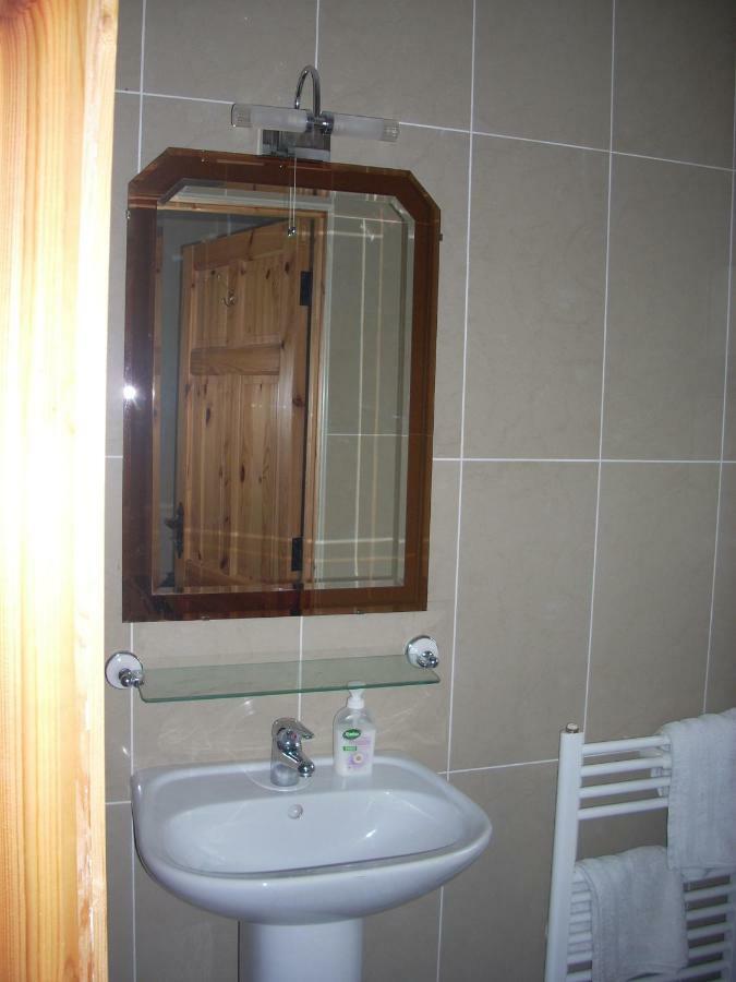 Bed and Breakfast Golden Rose House Knock  Exterior foto